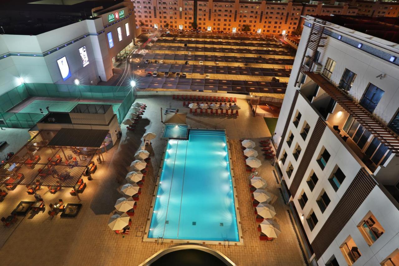 Four Points By Sheraton al-Ain Exterior foto The hotel's pool