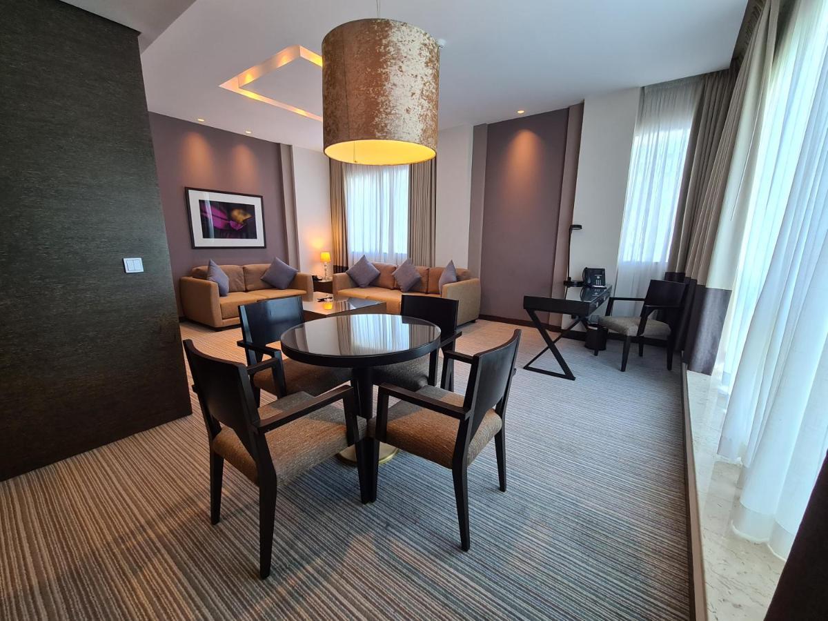 Four Points By Sheraton al-Ain Exterior foto A suite at the hotel