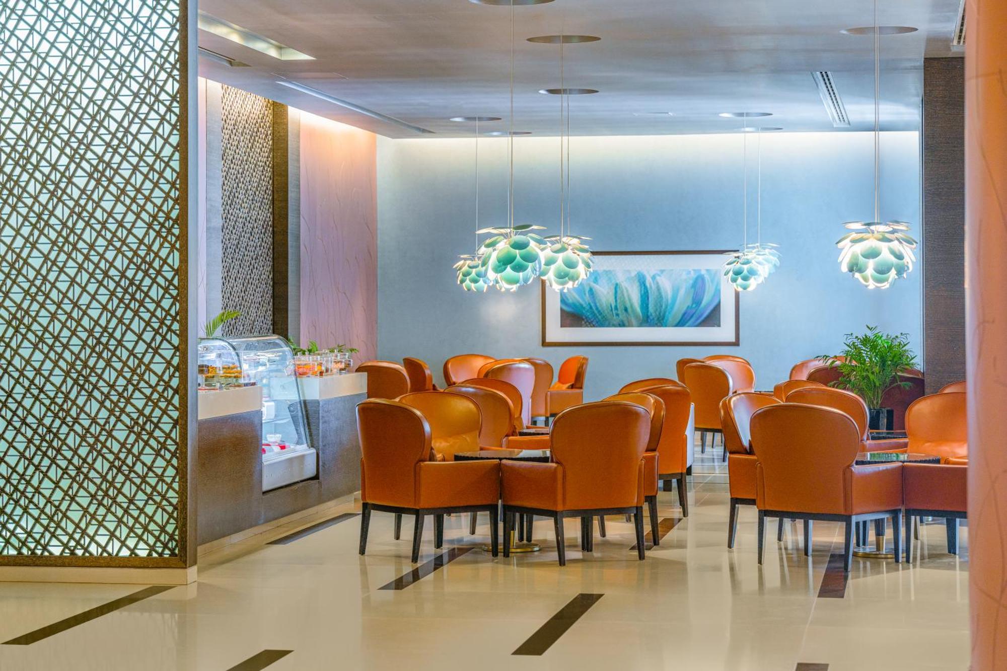 Four Points By Sheraton al-Ain Exterior foto The lounge at the airport