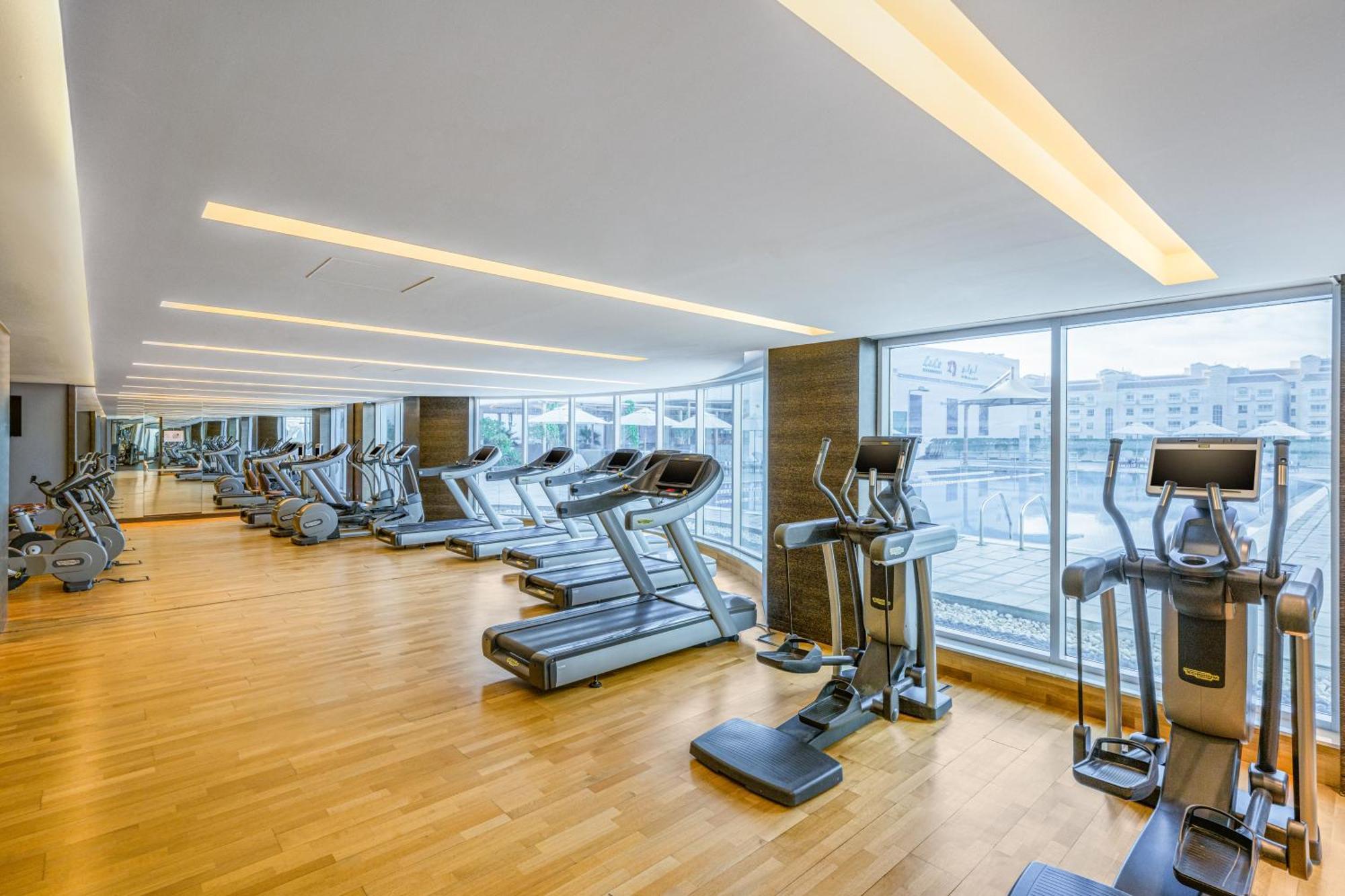 Four Points By Sheraton al-Ain Exterior foto The gym at the hotel