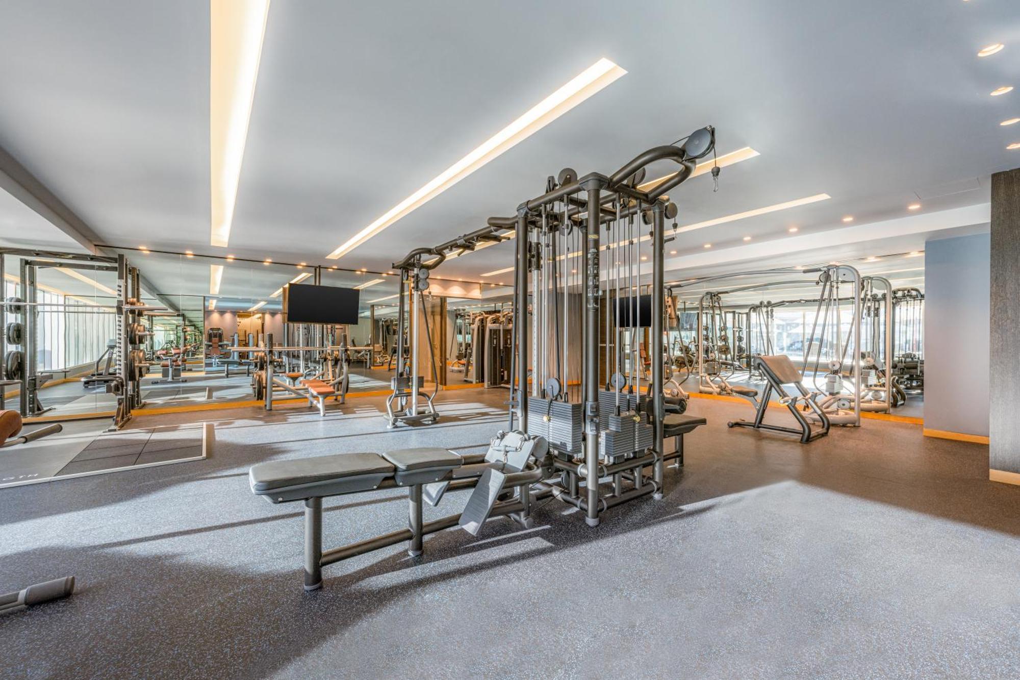 Four Points By Sheraton al-Ain Exterior foto The gym at the hotel
