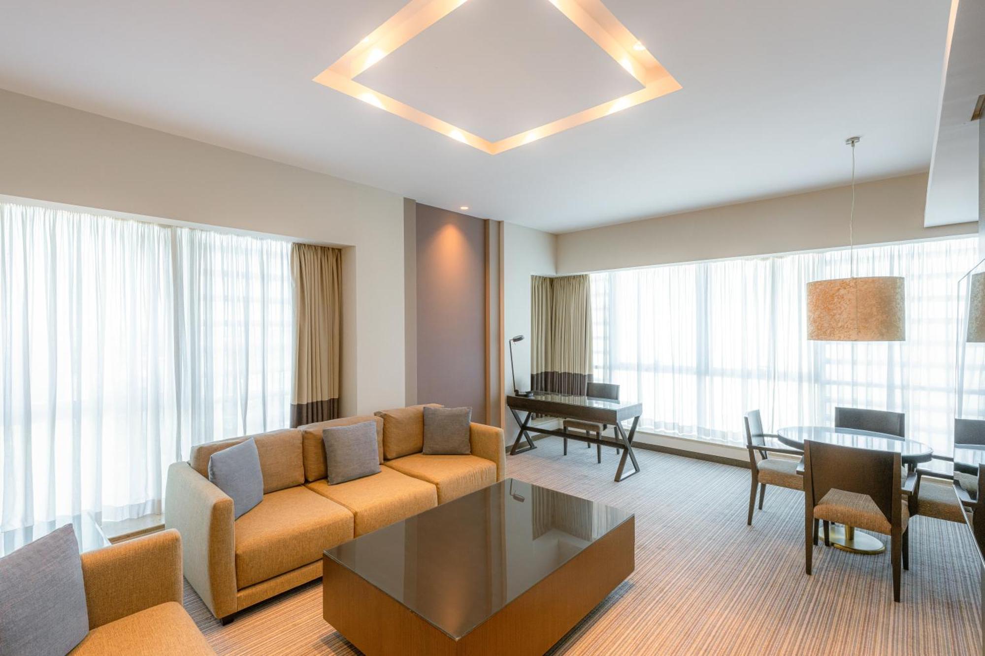 Four Points By Sheraton al-Ain Exterior foto A suite at the hotel