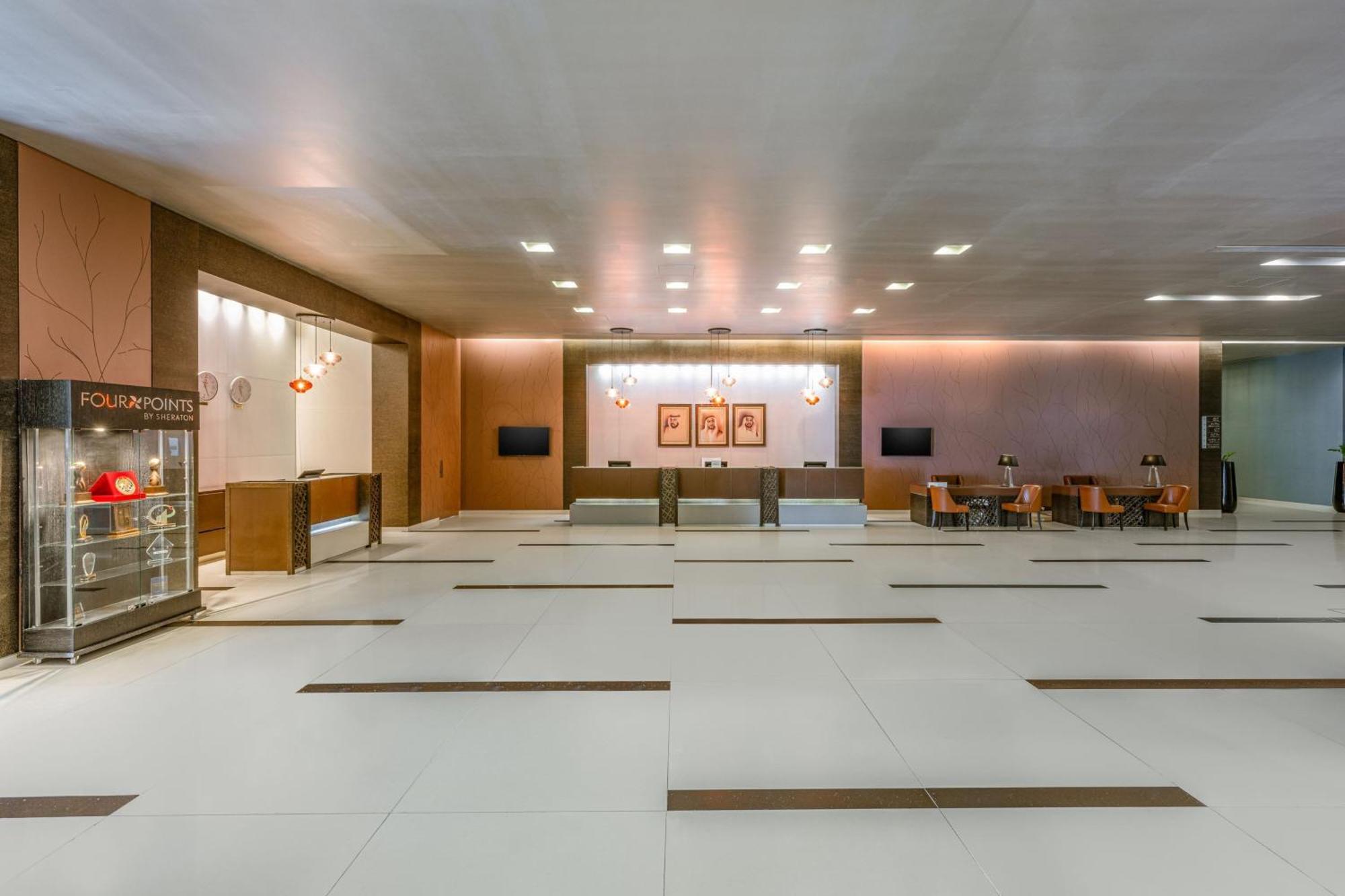 Four Points By Sheraton al-Ain Exterior foto The lobby of the hotel