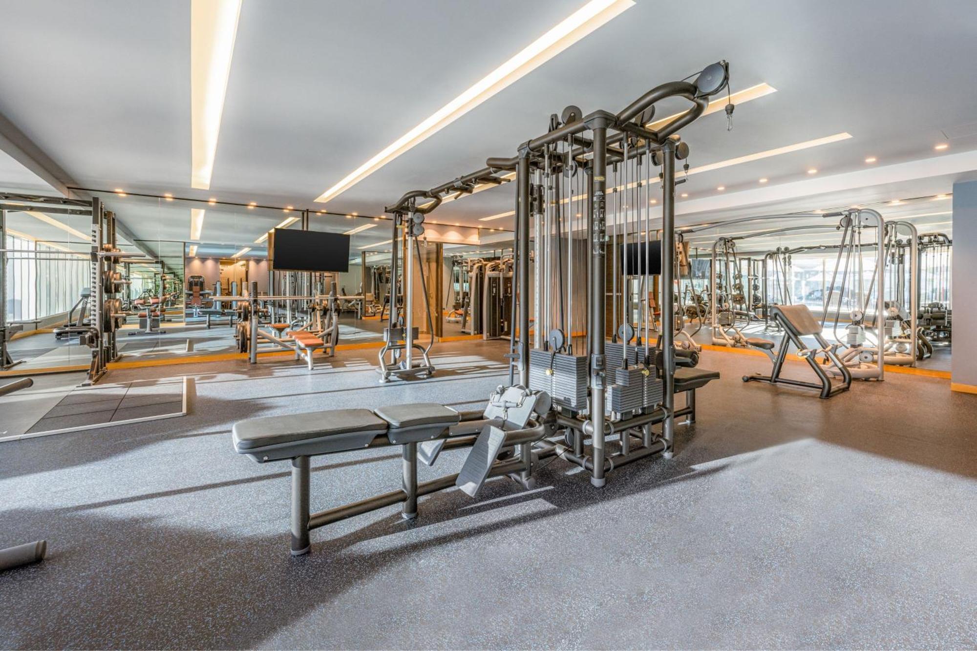 Four Points By Sheraton al-Ain Exterior foto The gym at the hotel